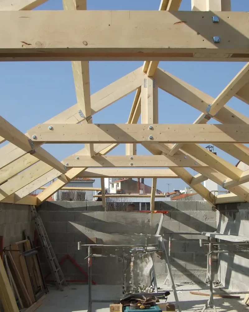 Réalisation de charpente par Joussemet Construction, entreprise de construction aux Sables d'Olonne